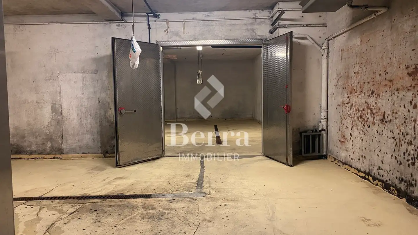 Mixed-use building for sale - 1907 Saxon - Photo 4