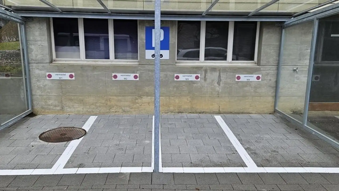Place de parking intérieure pour moto à louer - Brachmattstrasse 17, 2555 Brügg BE