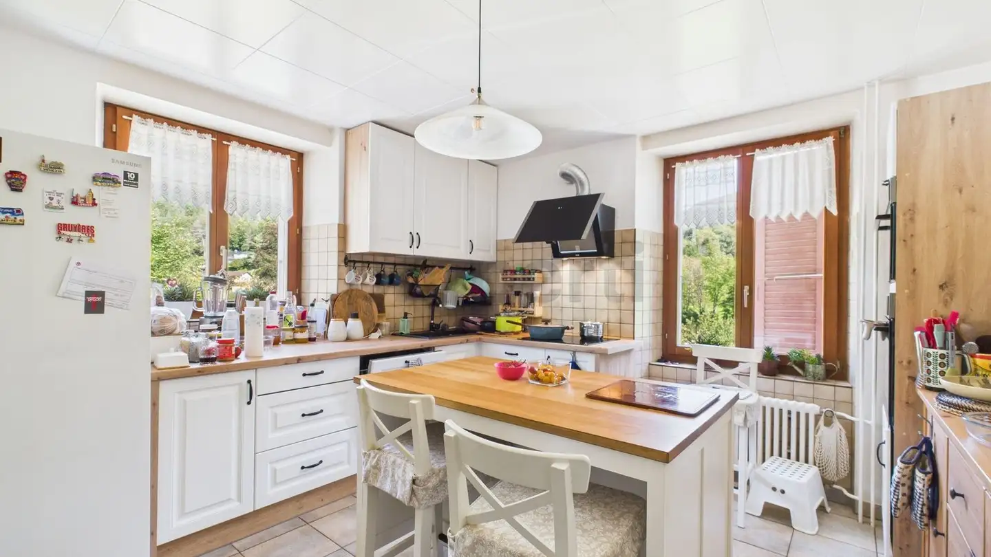 Residential building for sale - 2103 Noiraigue