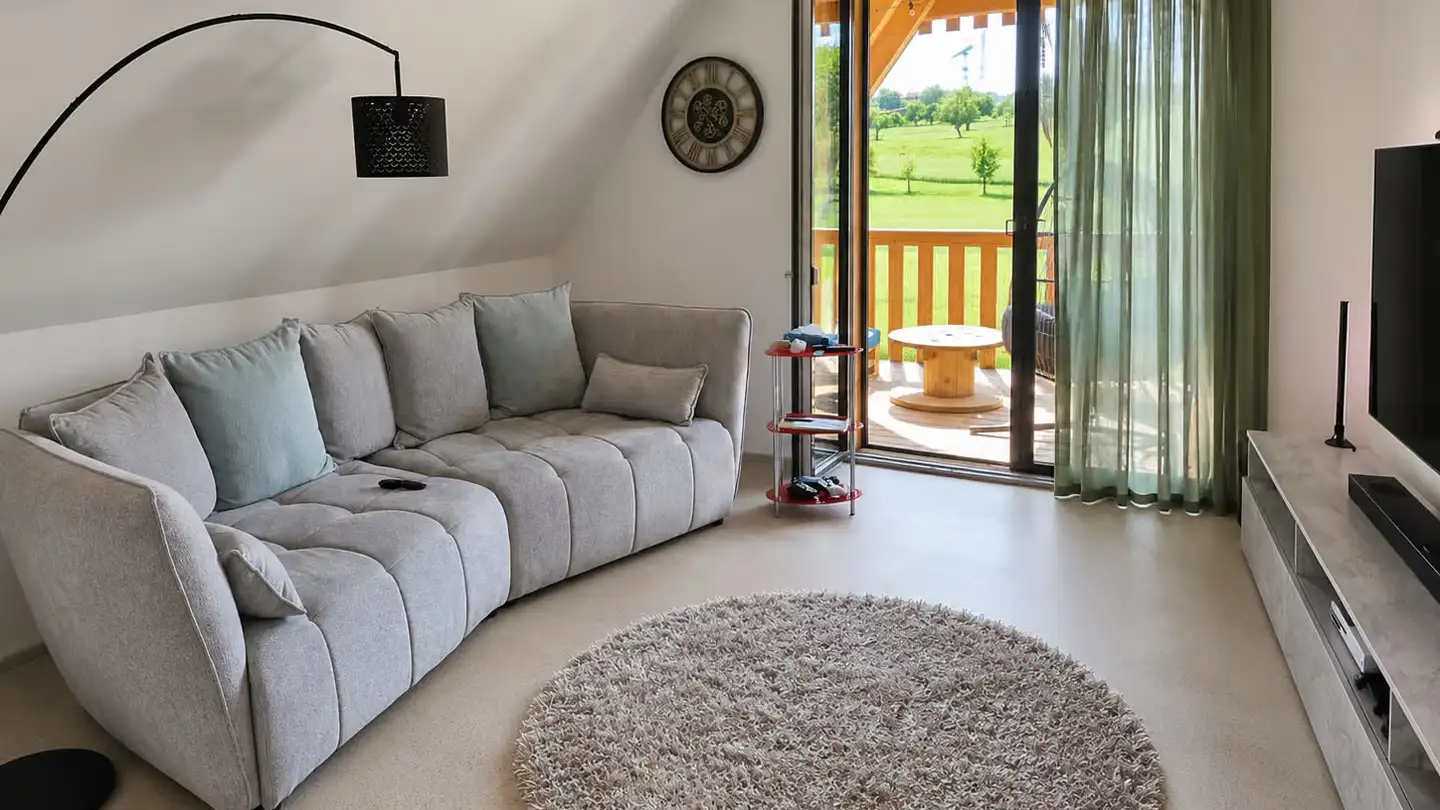 Dachgeschosswohnung mieten - Widenacherstrasse 20, 8156 Oberhasli