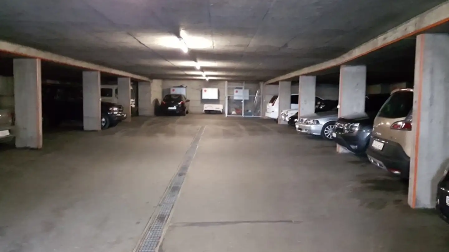 Place de parking souterraine à louer - Alte Strasse 15, 7430 Thusis