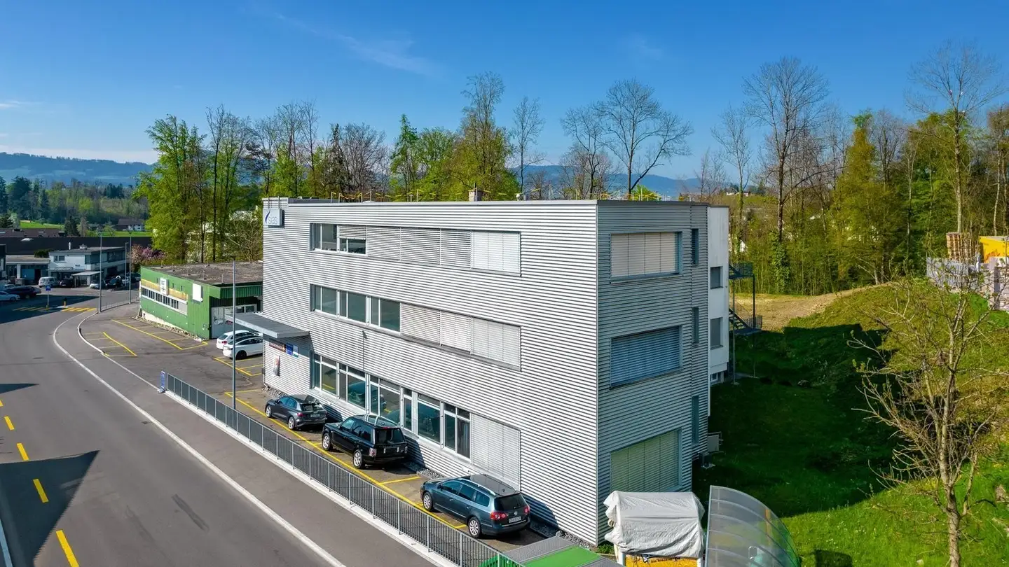 Commercial à louer - Etzelstrasse 30, 8634 Hombrechtikon