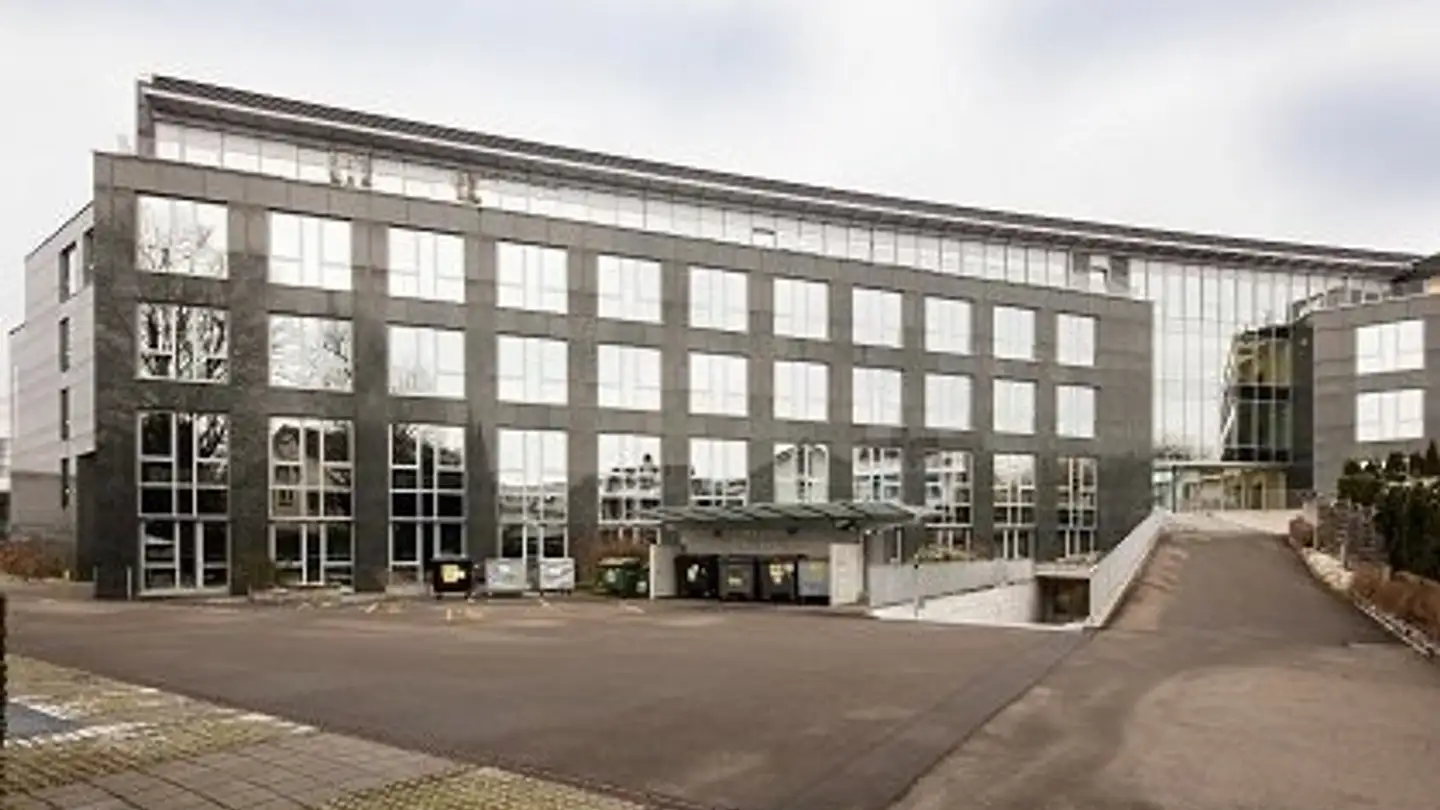 Place de parking extérieure à louer - Lindenstrasse 23, 8302 Kloten