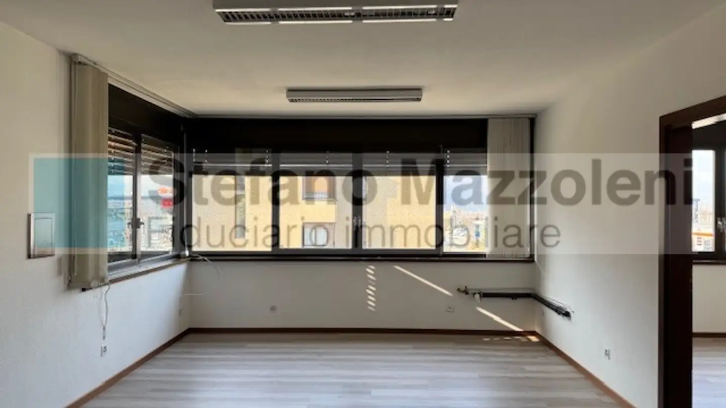 Bürofläche mieten - In Busciurina 1, 6528 Camorino - Foto 2