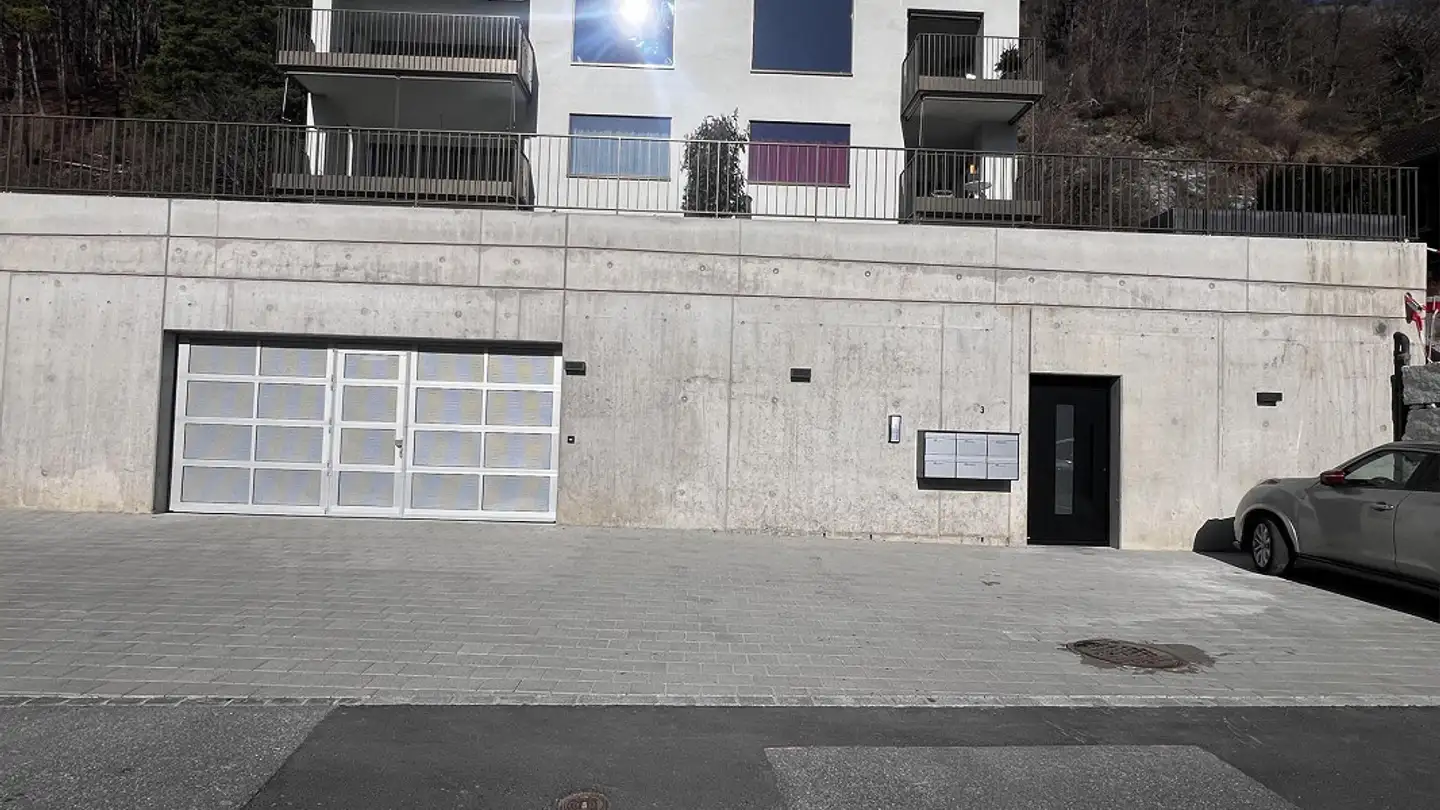 Place de parking souterraine à louer - Usserdorf 30, 7023 Haldenstein