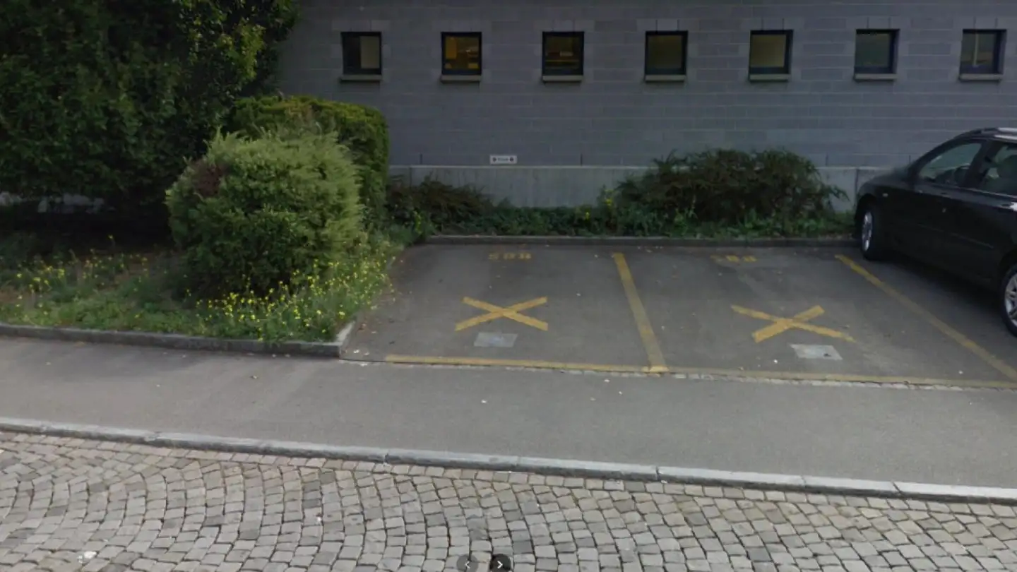 Parcheggio esterno in affitto - Bahnhofstrasse 3, 6454 Flüelen