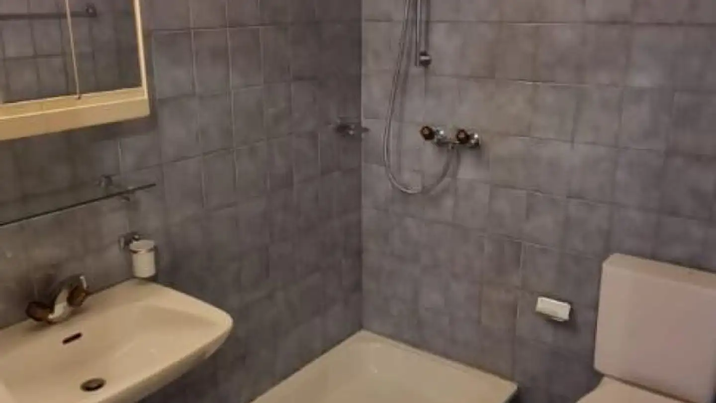 Apartment for rent - Rue Du Port, 2025 Chez-le-Bart - Photo 4