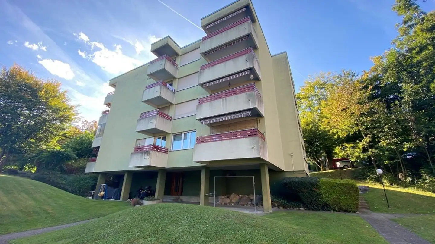 Place de parking extérieure à louer - Bernhofstrasse 8, 8134 Adliswil