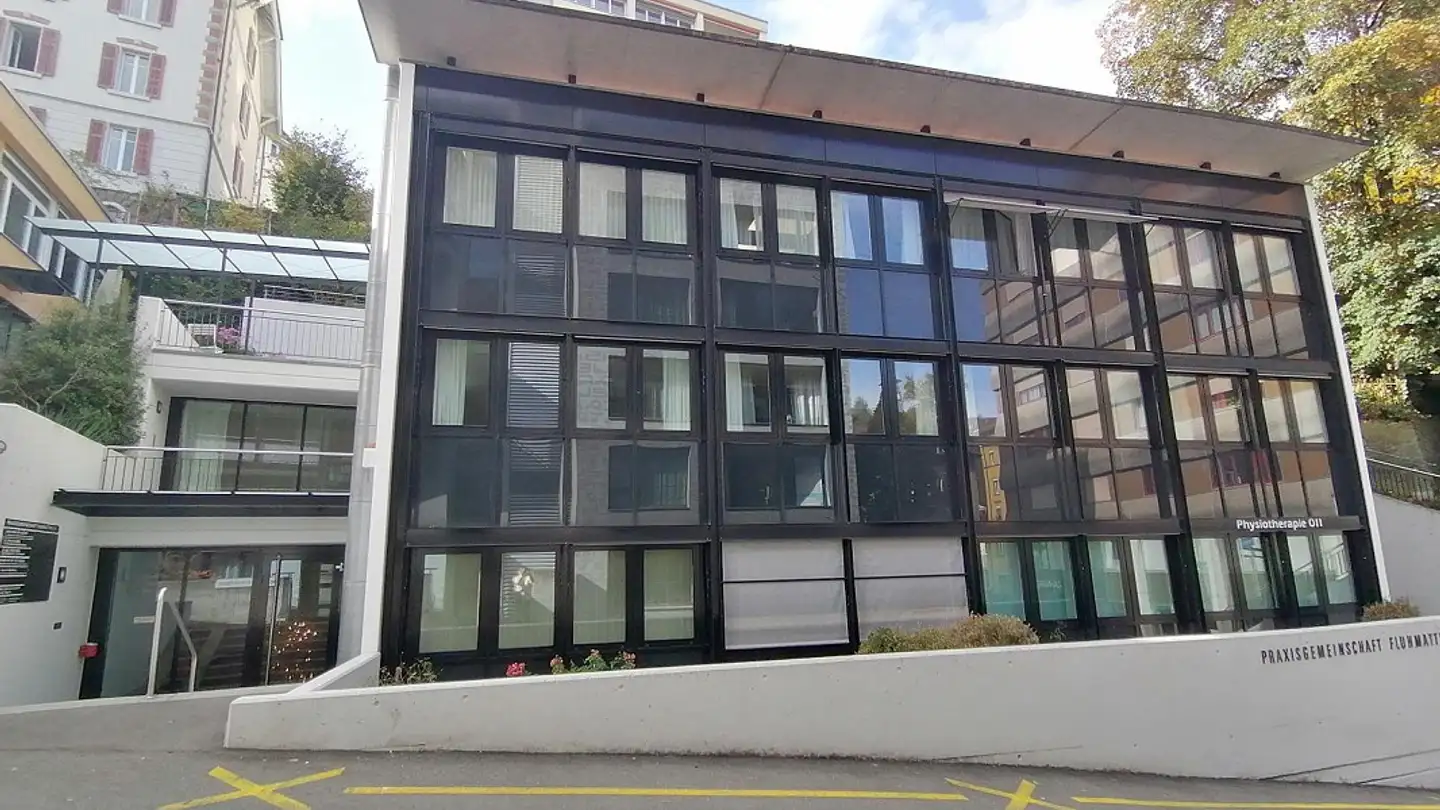 Tiefgaragenstellplatz mieten - Fluhmattweg 4, 6004 Luzern