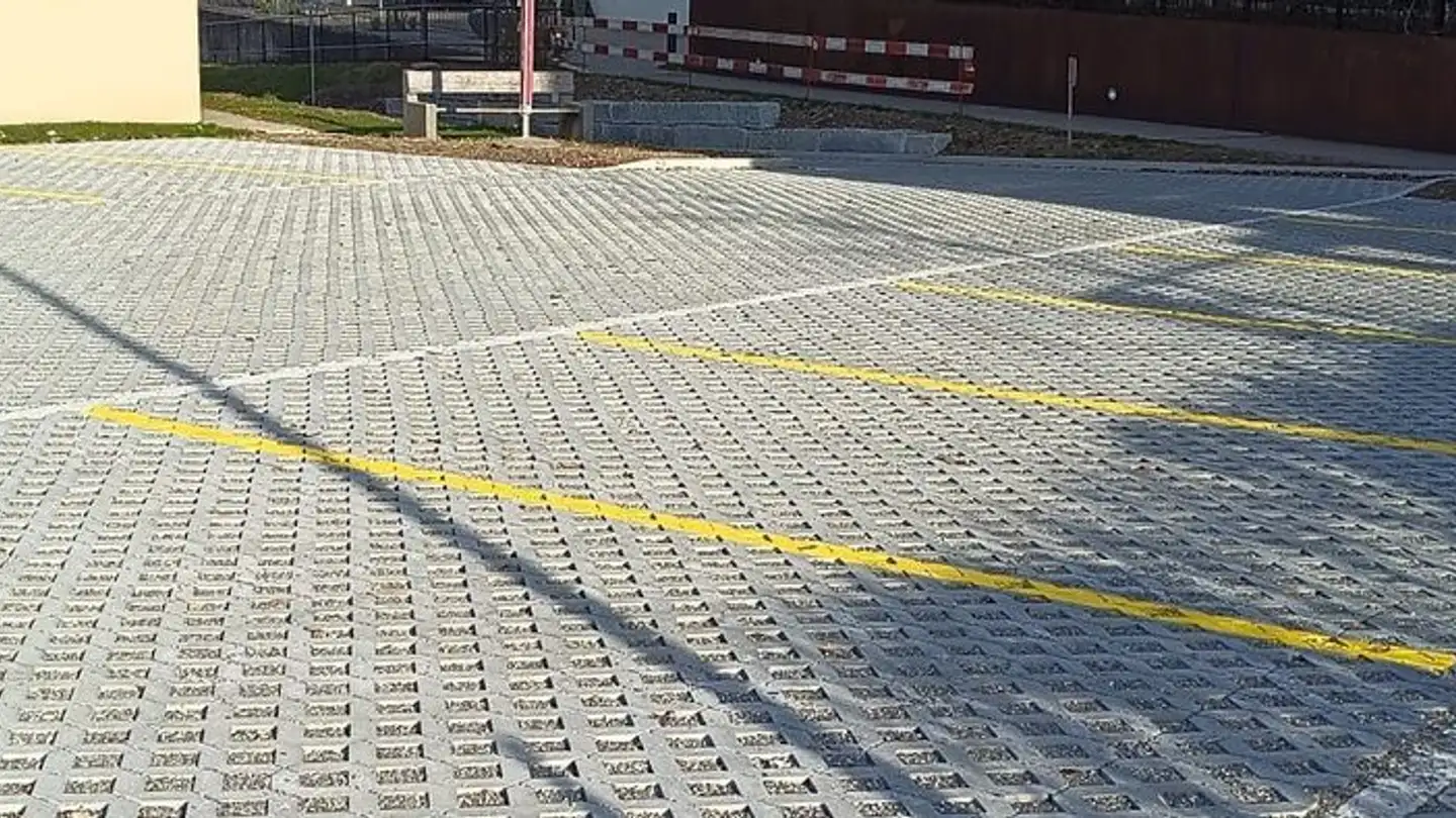 Outdoor parking space for rent - 8636 Wald ZH