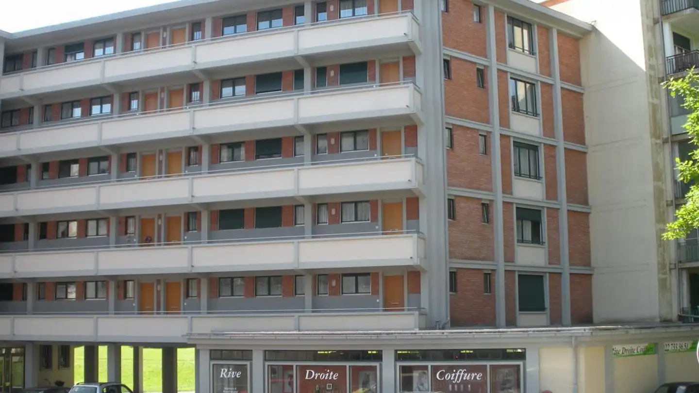 Place de parking extérieure à louer - Rue De Vermont 60, 1202 Genève