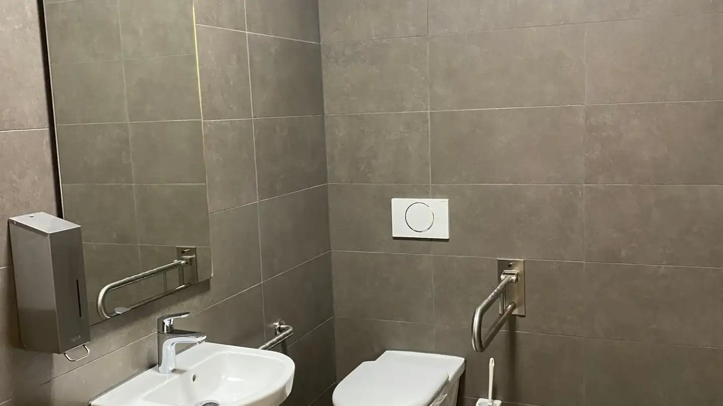 Commercial for rent - Rue Jakob-Stämpfli / Jakob-Stämpfli-Strasse 120a, 2502 Biel/Bienne - Photo 3