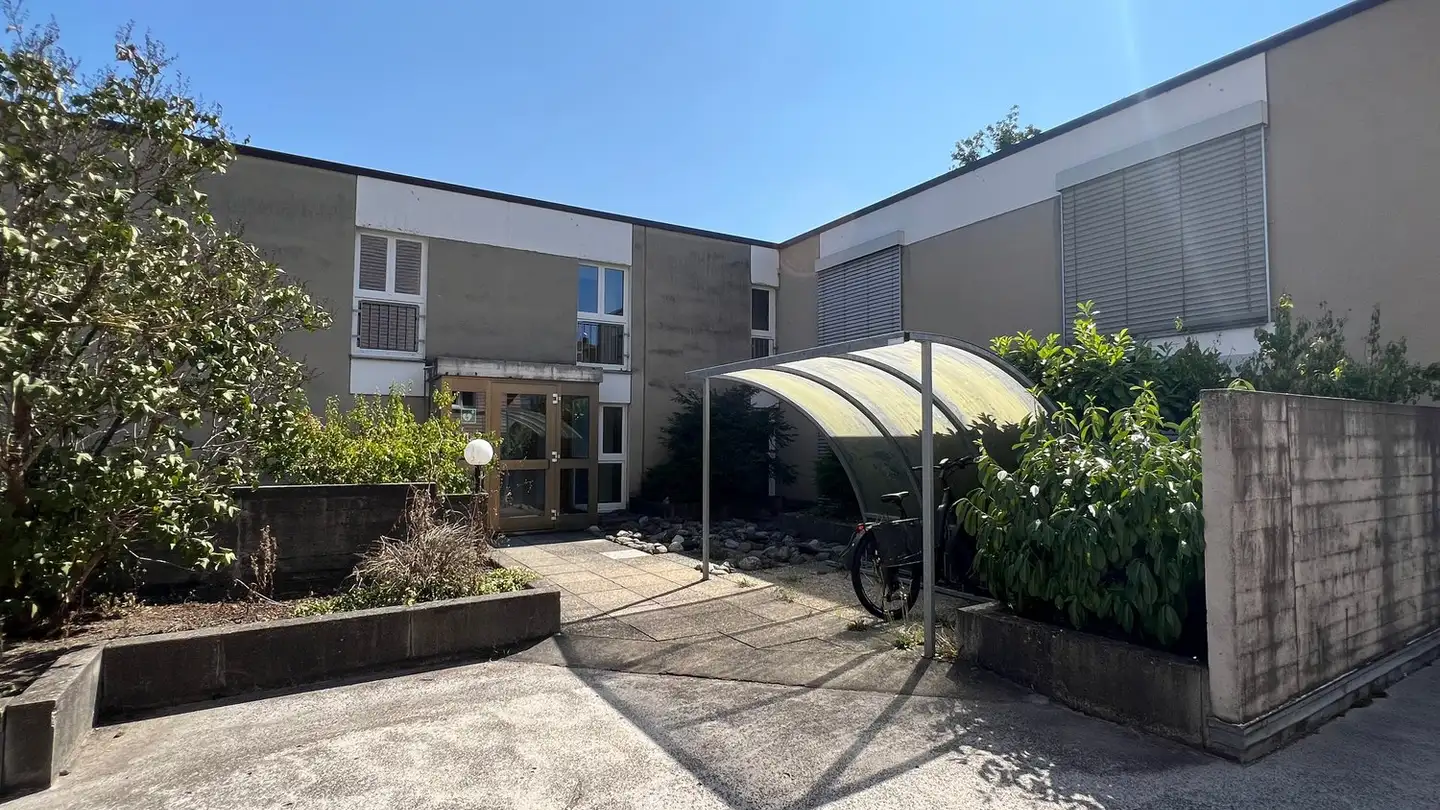 Mischgenutztes Gebäude mieten - Schachenstrasse 7, 8182 Hochfelden