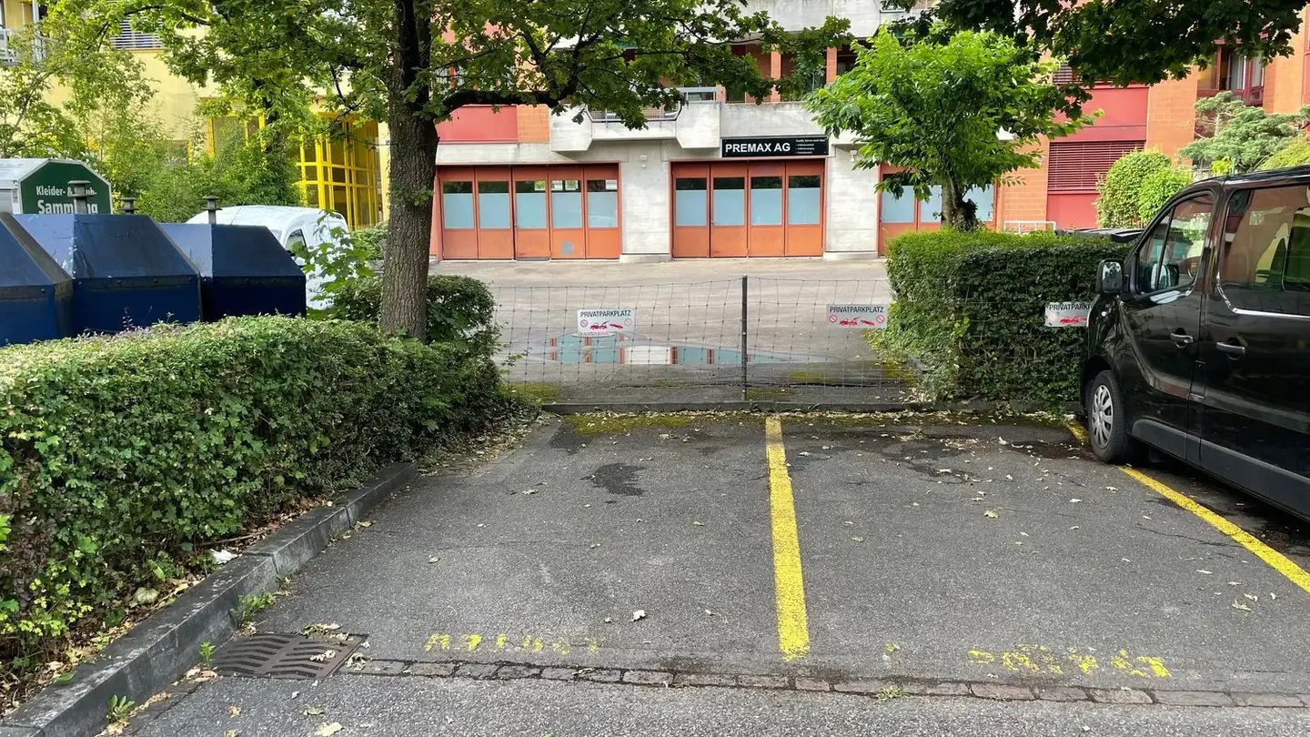 Outdoor parking space for rent - Im Altried, 8051 Zürich