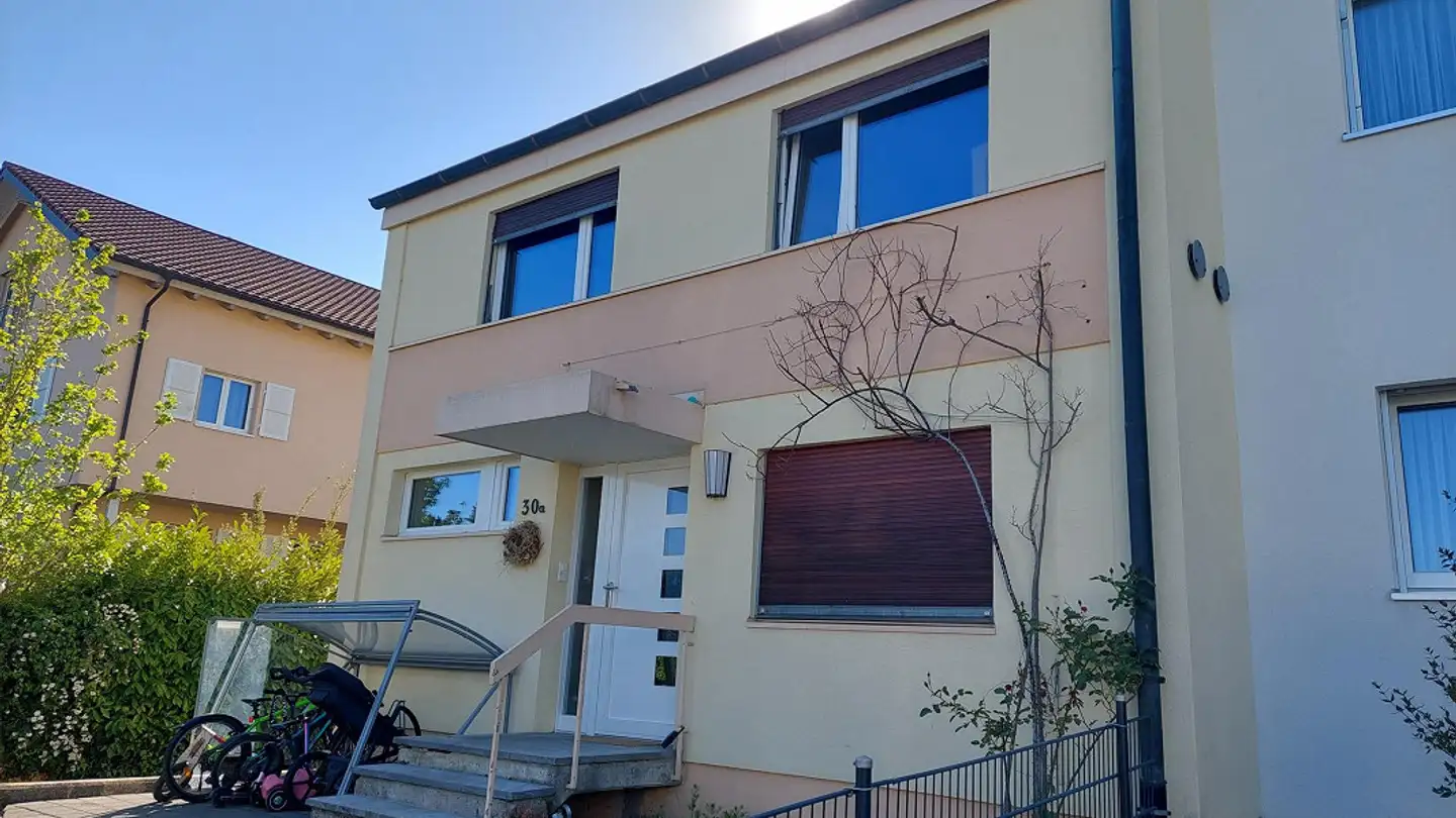 Maison jumelle à louer - Brügglistrasse 30a, 4104 Oberwil BL