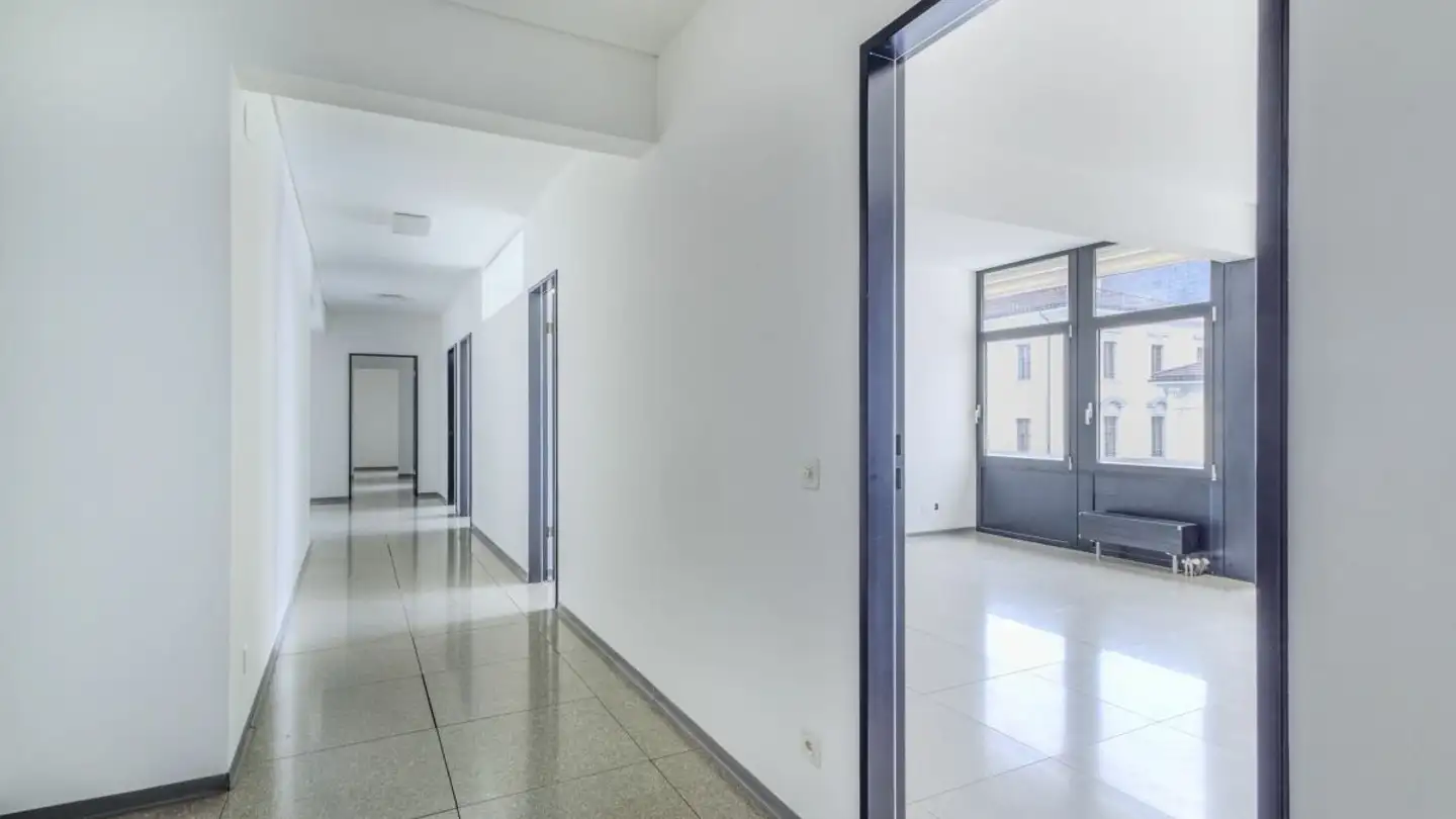 Spazio ufficio in affitto - Corso San Gottardo 25, 6830 Chiasso - Foto 2