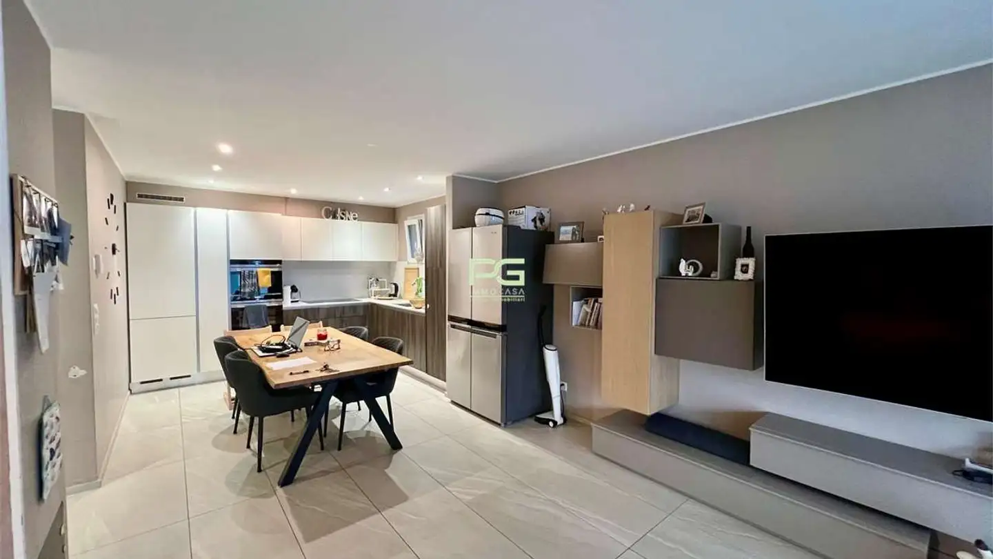 Residential building for sale - 6702 Claro