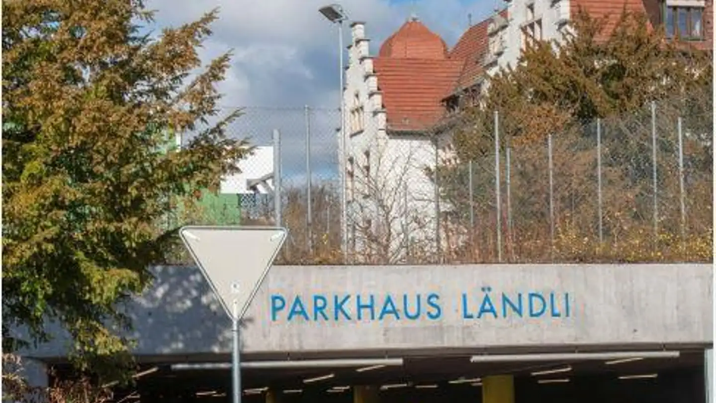 Place de parking souterraine à louer - Ländliweg 5, 5400 Baden