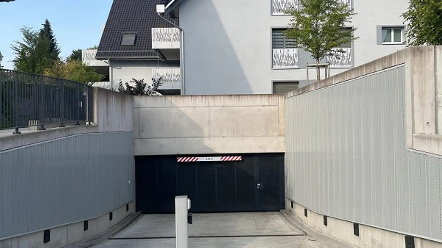 Place de parking souterraine à louer - Geerenstrasse 3, 8172 Niederglatt ZH