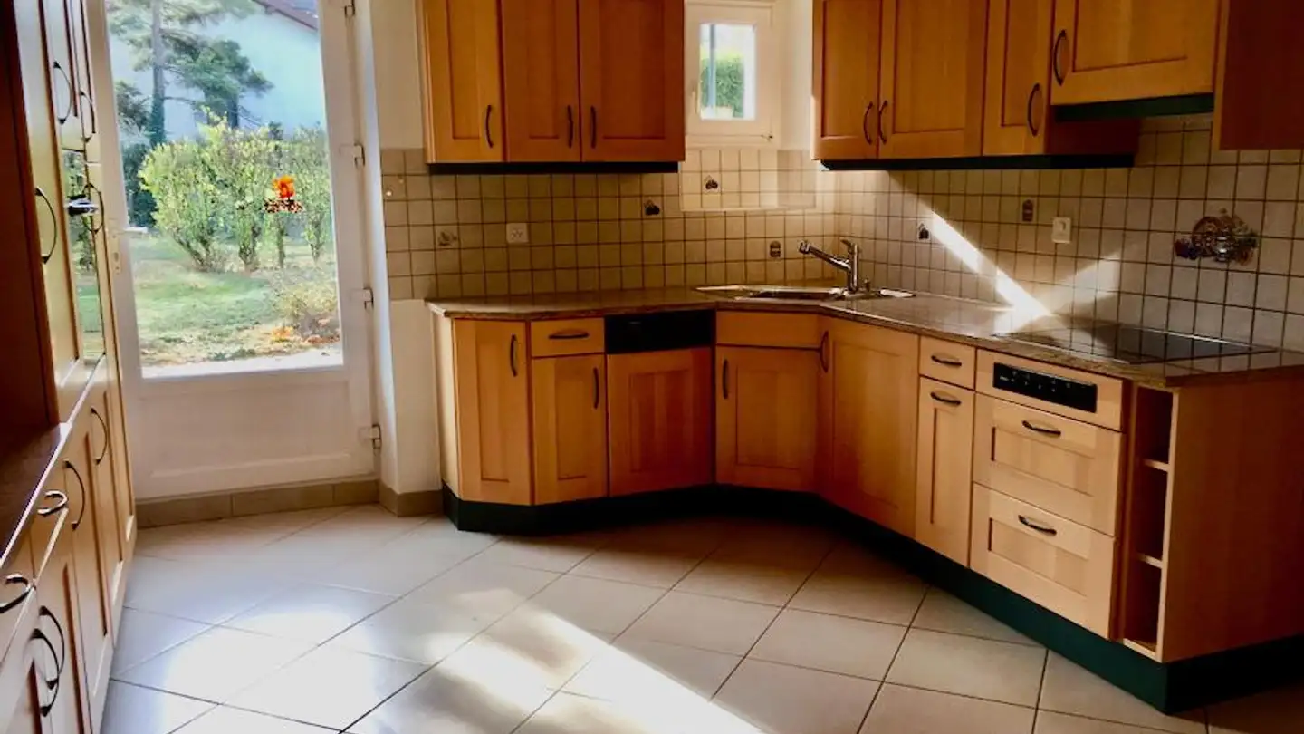 Stepped house for rent - 1293 Bellevue - Photo 2