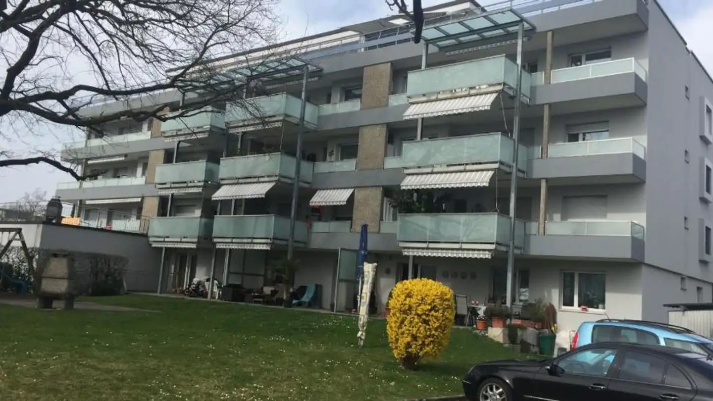 Place de parking extérieure à louer - Wilstrasse 17, 8600 Dübendorf