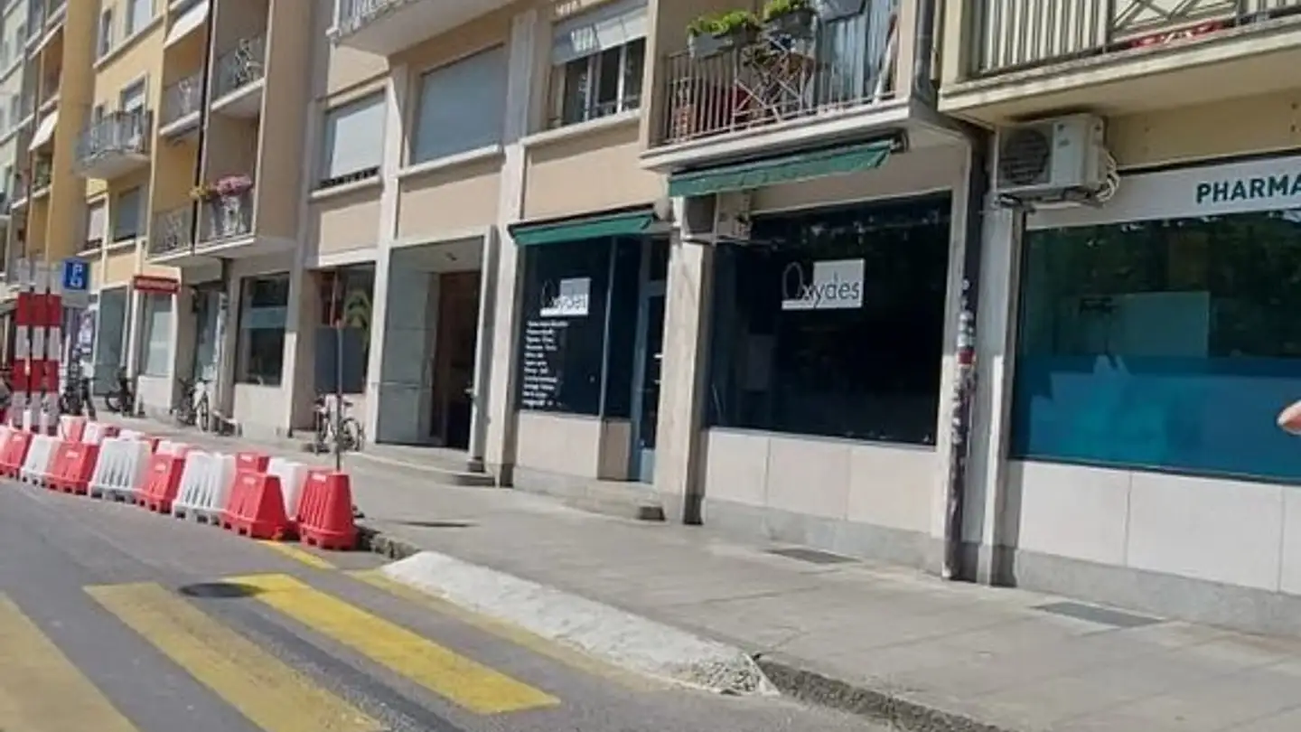 Arcade for rent - Quai Du Cheval-Blanc 22, 1227 Les Acacias