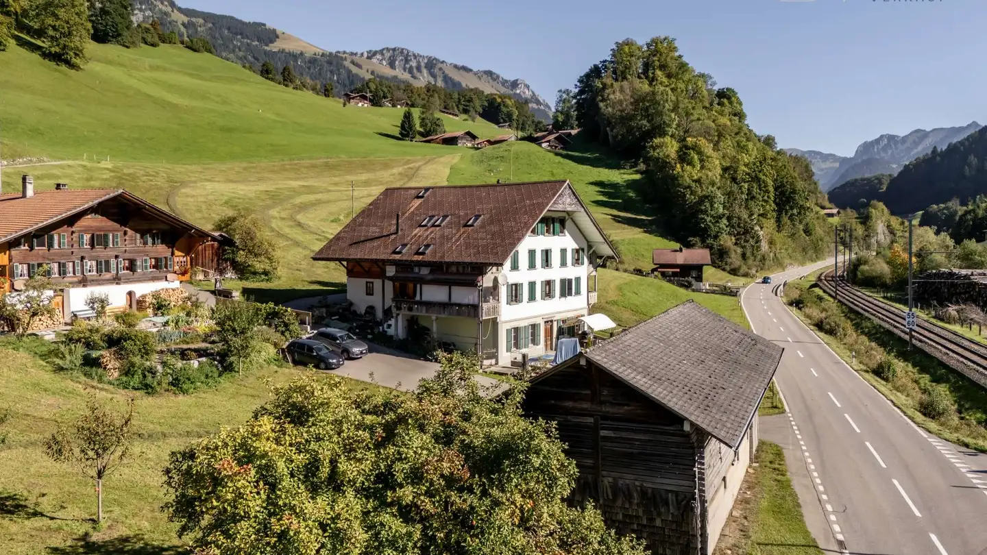 Residential building for sale - 3766 Boltigen - Photo 4