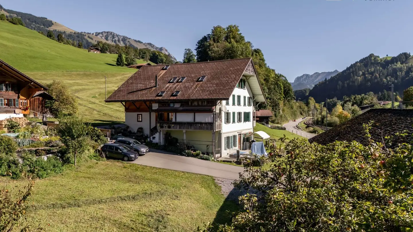 Residential building for sale - 3766 Boltigen - Photo 3