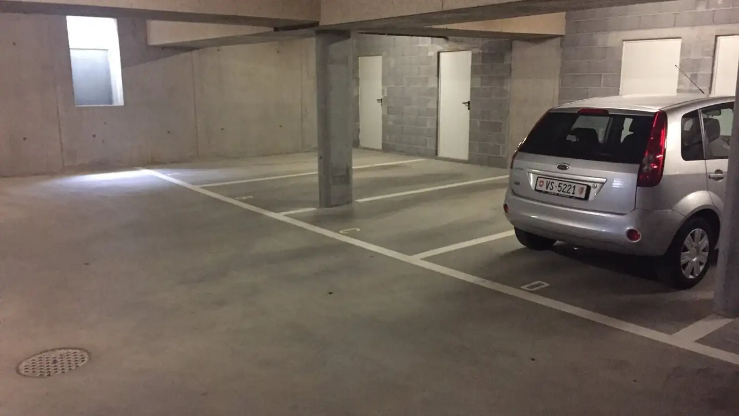 Parcheggio coperto in affitto - Rue Des Biolles 24, 1964 Conthey