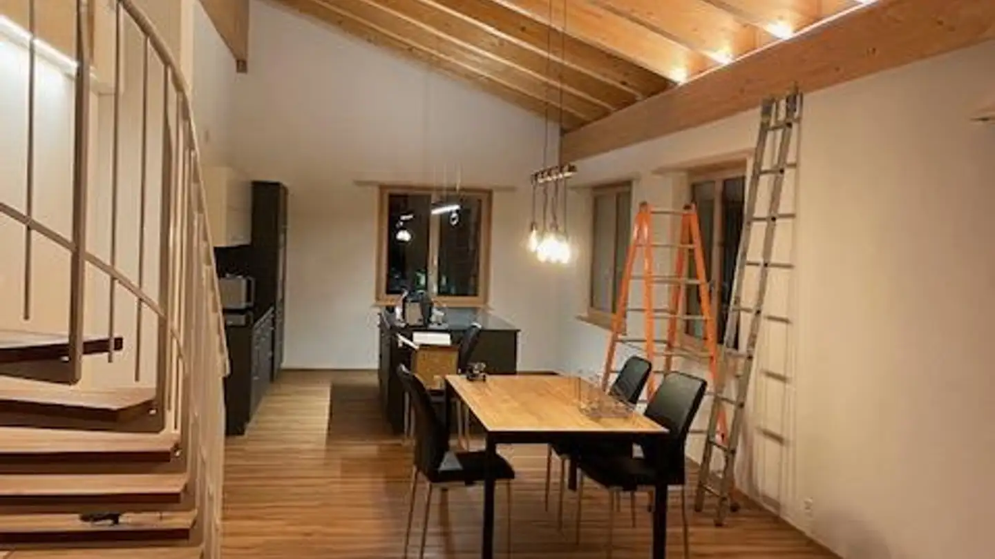 Attique à louer - Dorfstrasse 13, 7437 Nufenen