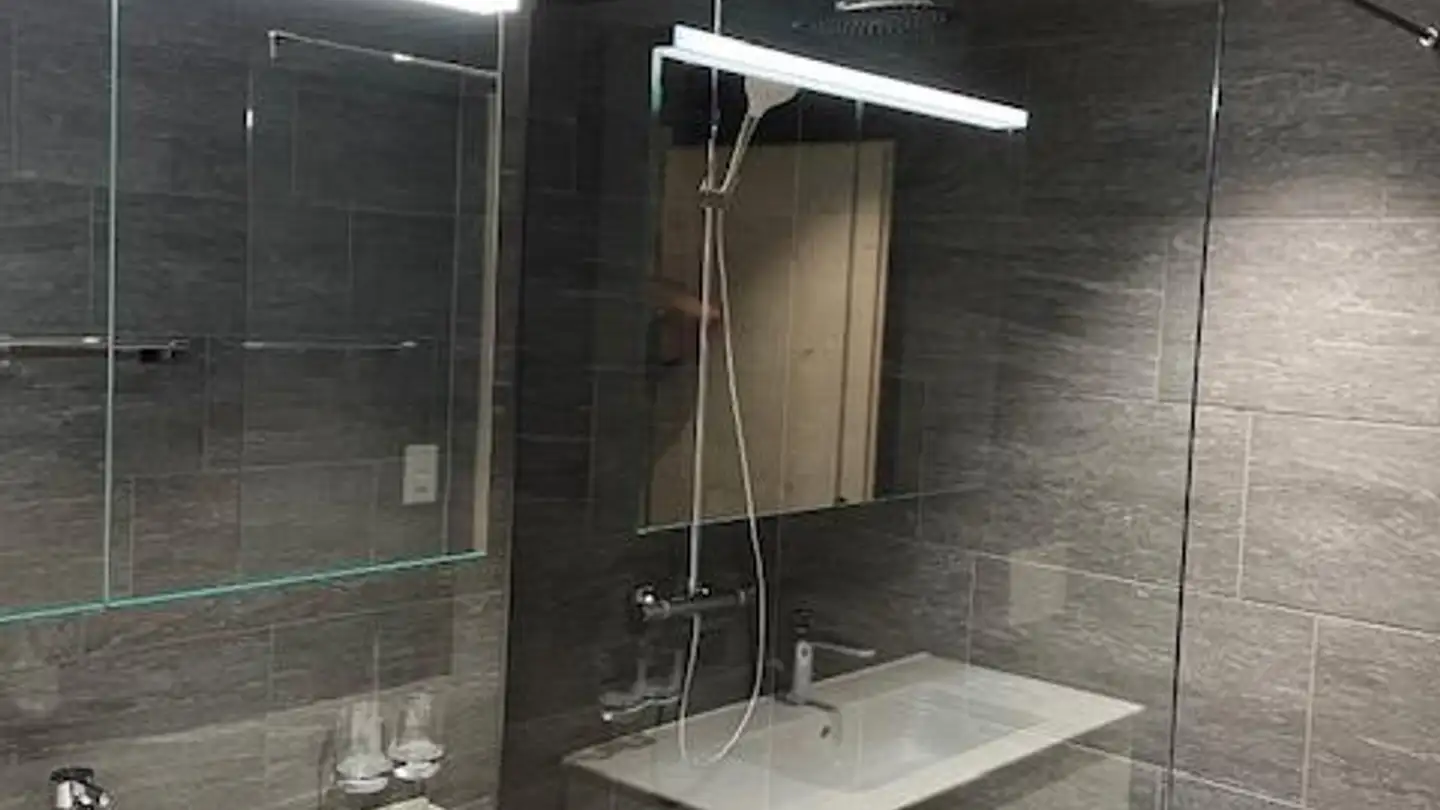 Attique à louer - Dorfstrasse 13, 7437 Nufenen - Photo 4