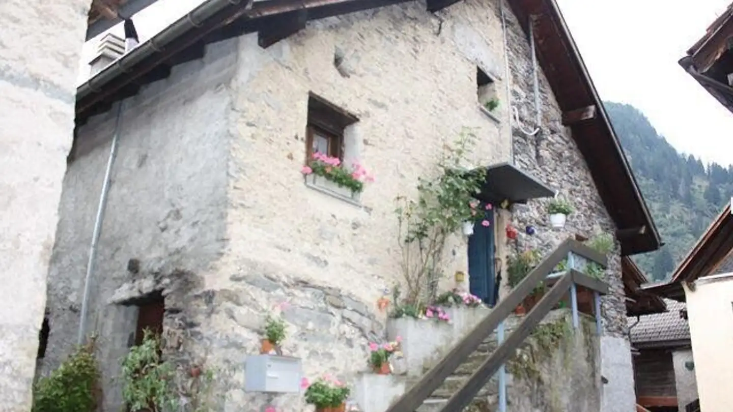 Maison troglodyte à vendre - 6747 Chironico