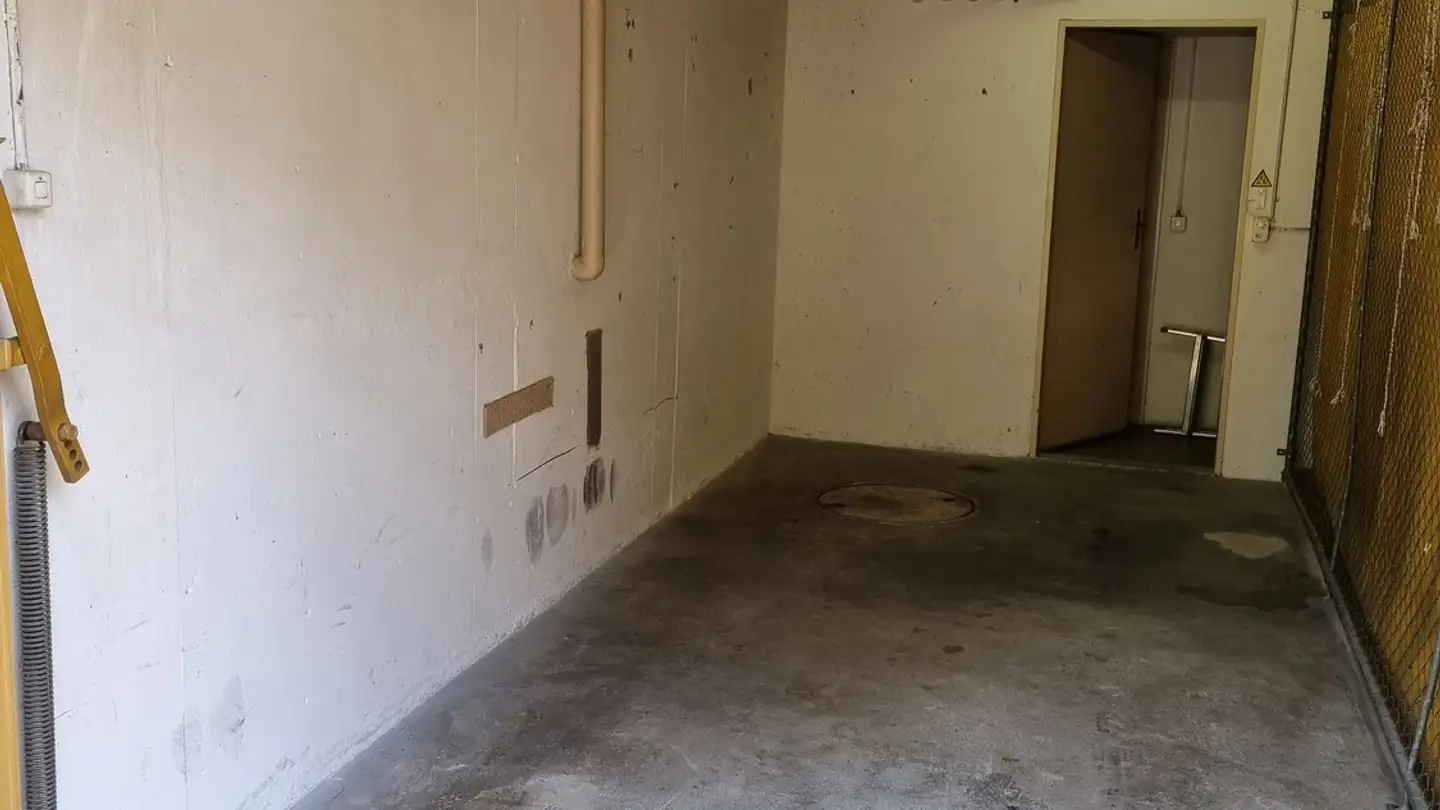 Outdoor parking space for rent - Bachtobelstrasse 60, 8045 Zürich - Photo 3