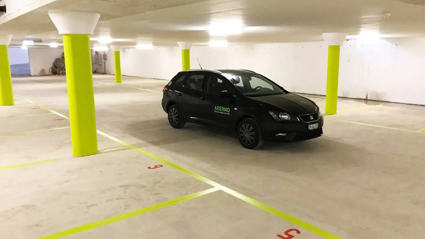 Underground parking space for rent - In Der Gass 12, 8627 Grüningen