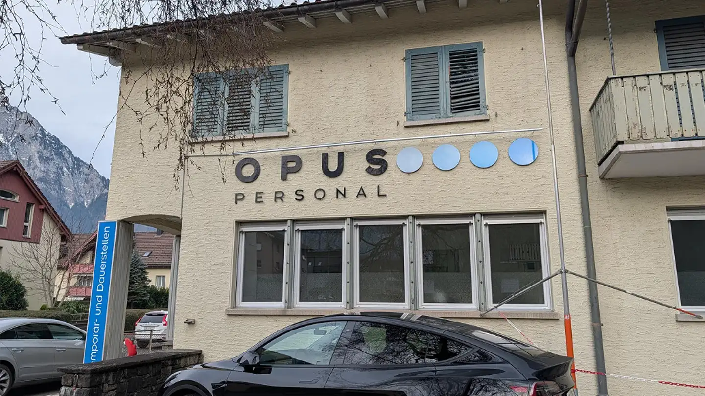 Mixed-use building for rent - Flüelerstrasse 10, 6460 Altdorf UR