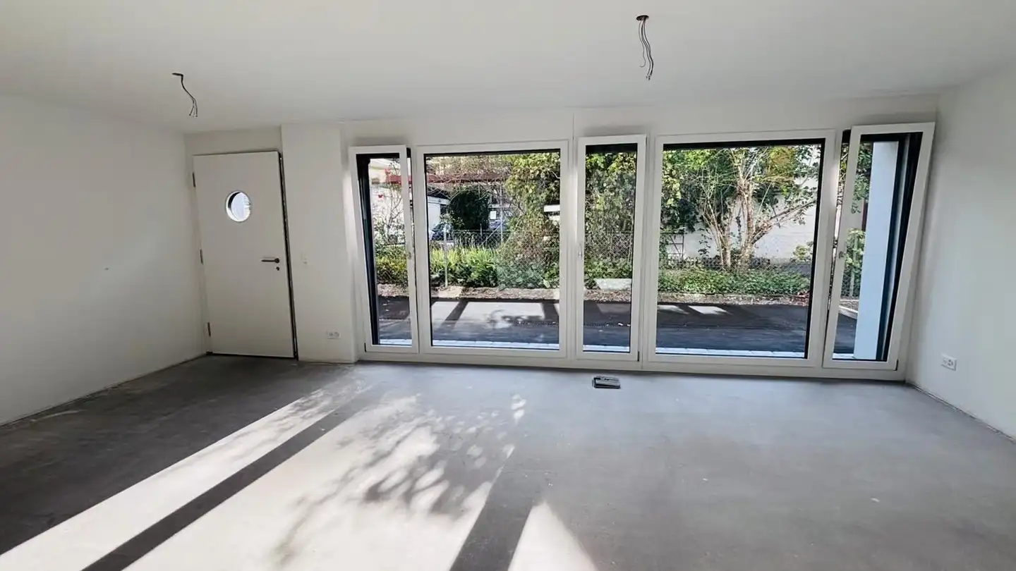 Commercial à louer - Neugüetliweg 13, 8806 Bäch SZ