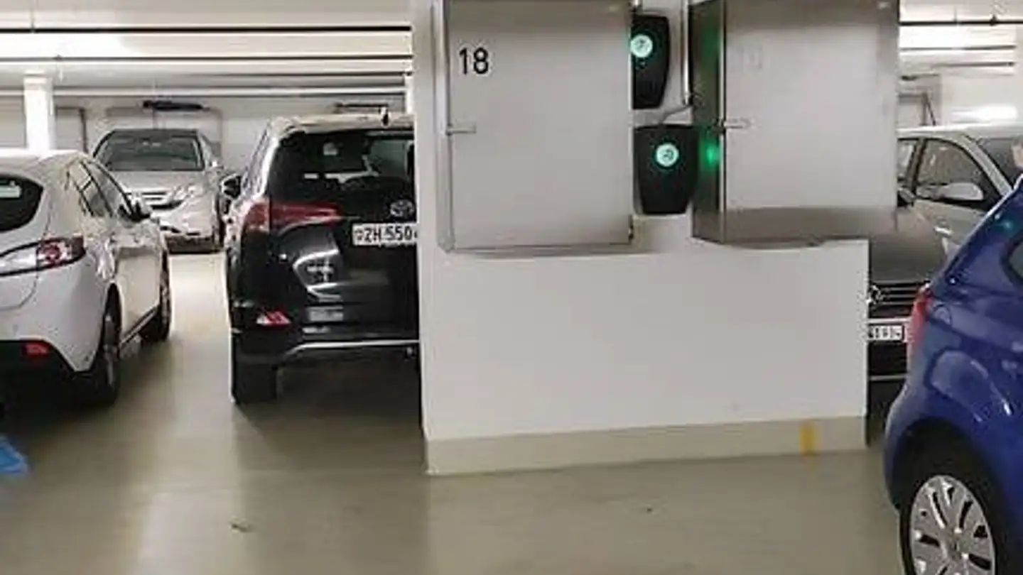 Überdachter Parkplatz mieten - Im Sträler 13, 8047 Zürich