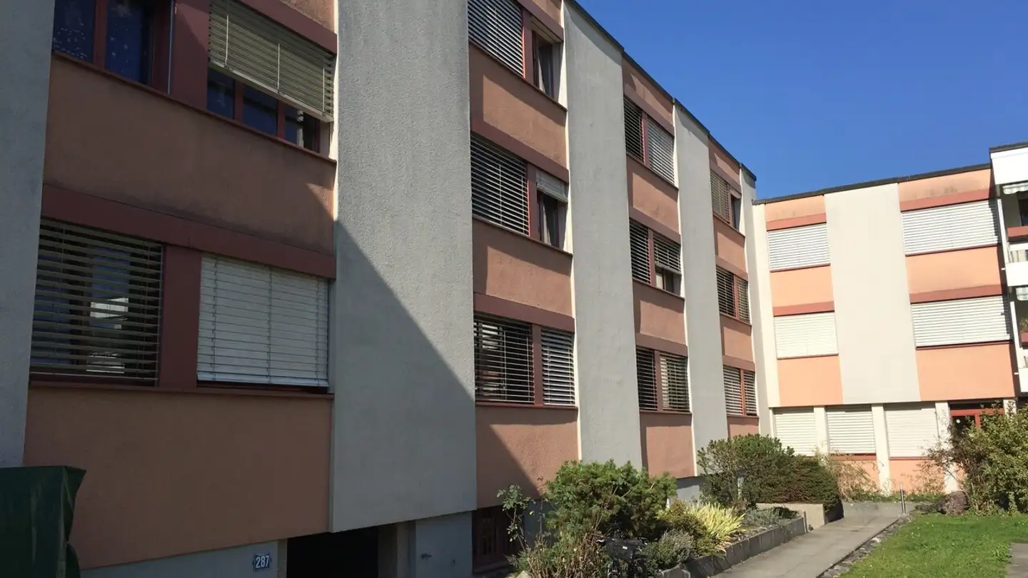 Überdachter Motorradparkplatz mieten - Fellenbergstrasse, 8047 Zürich