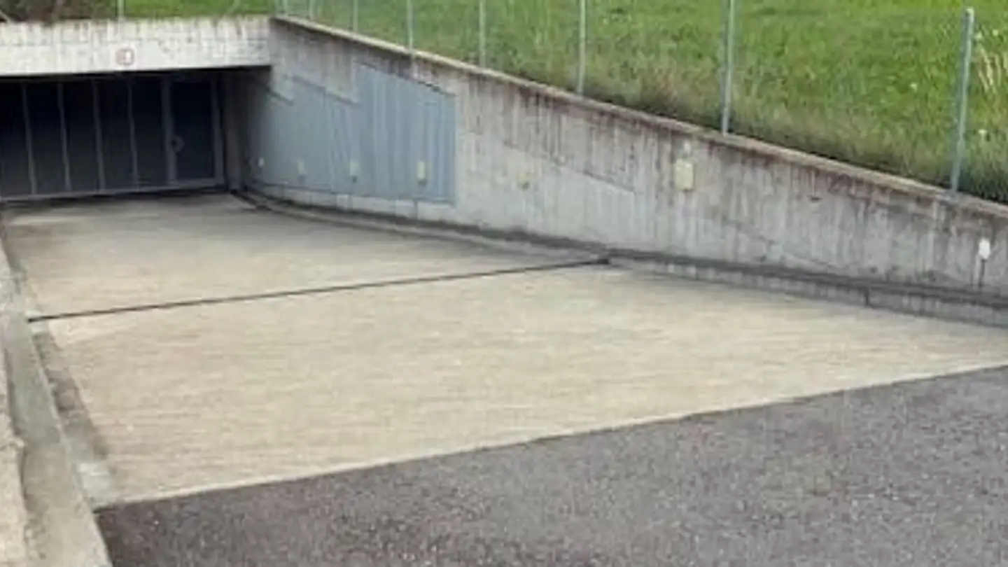 Place de parking souterraine à louer - Südbahnstrasse 6b, 5212 Hausen AG