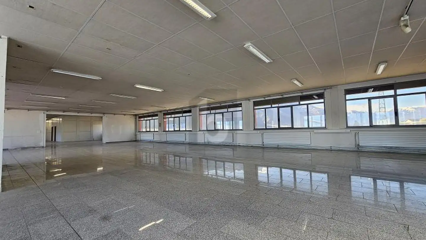 Industrial property for rent - 1955 St-Pierre-de-Clages - Photo 2