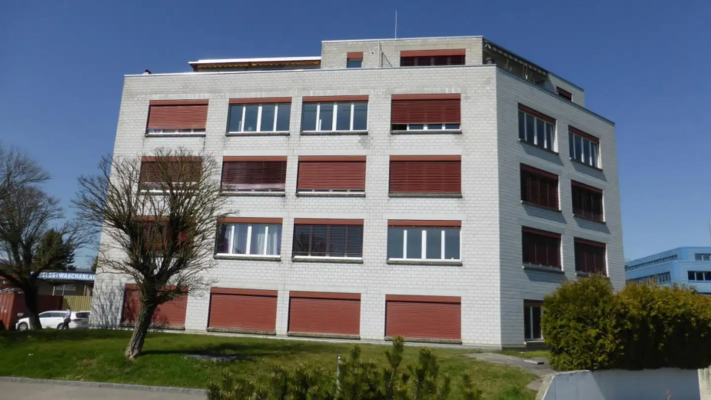 Tiefgaragenstellplatz mieten - Heckenweg 29, 3270 Aarberg