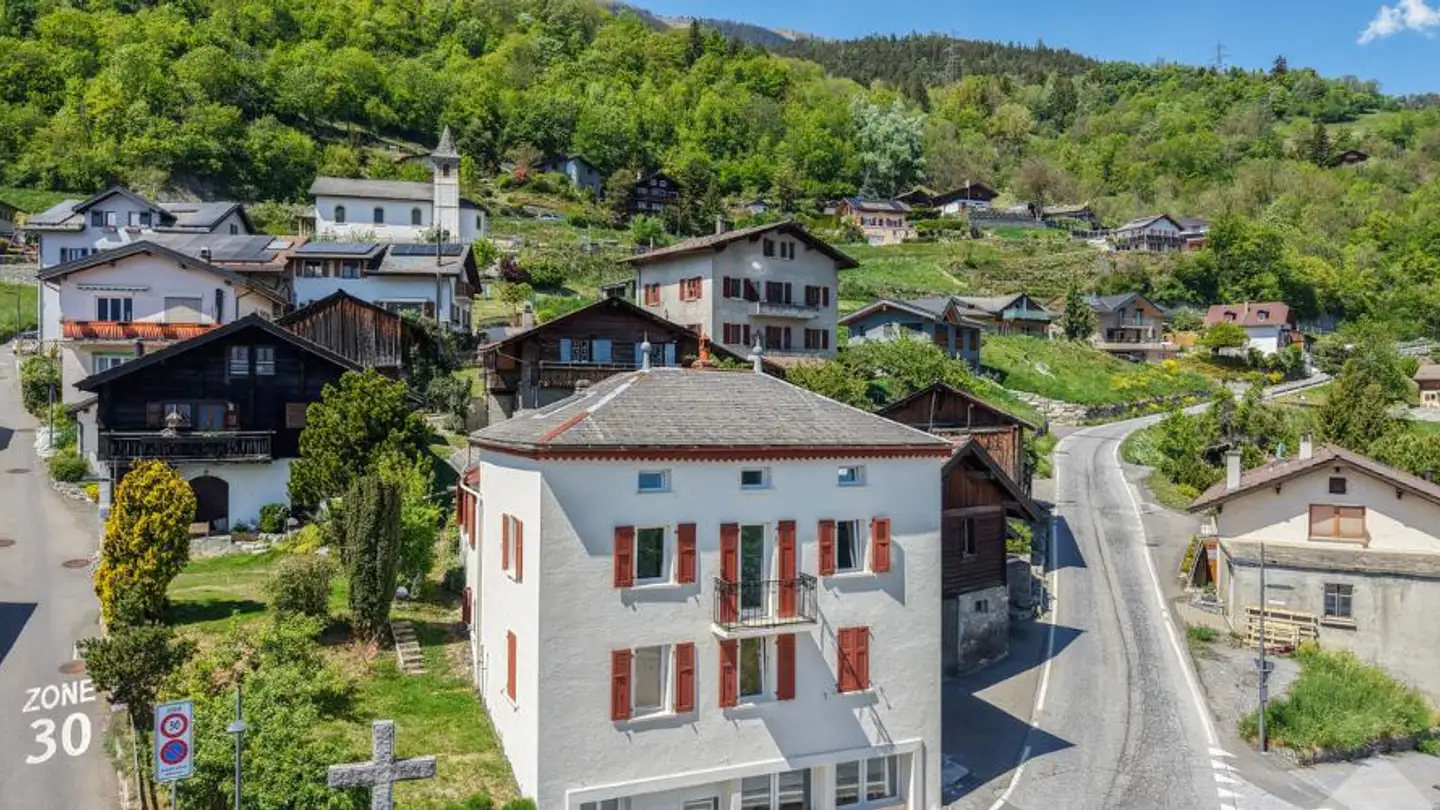 Residential building for sale - 1976 Daillon