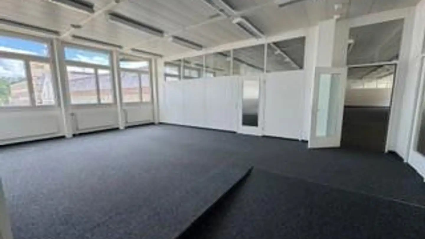 Bürofläche mieten - Industrieplatz 1e, 8212 Neuhausen am Rheinfall - Foto 2