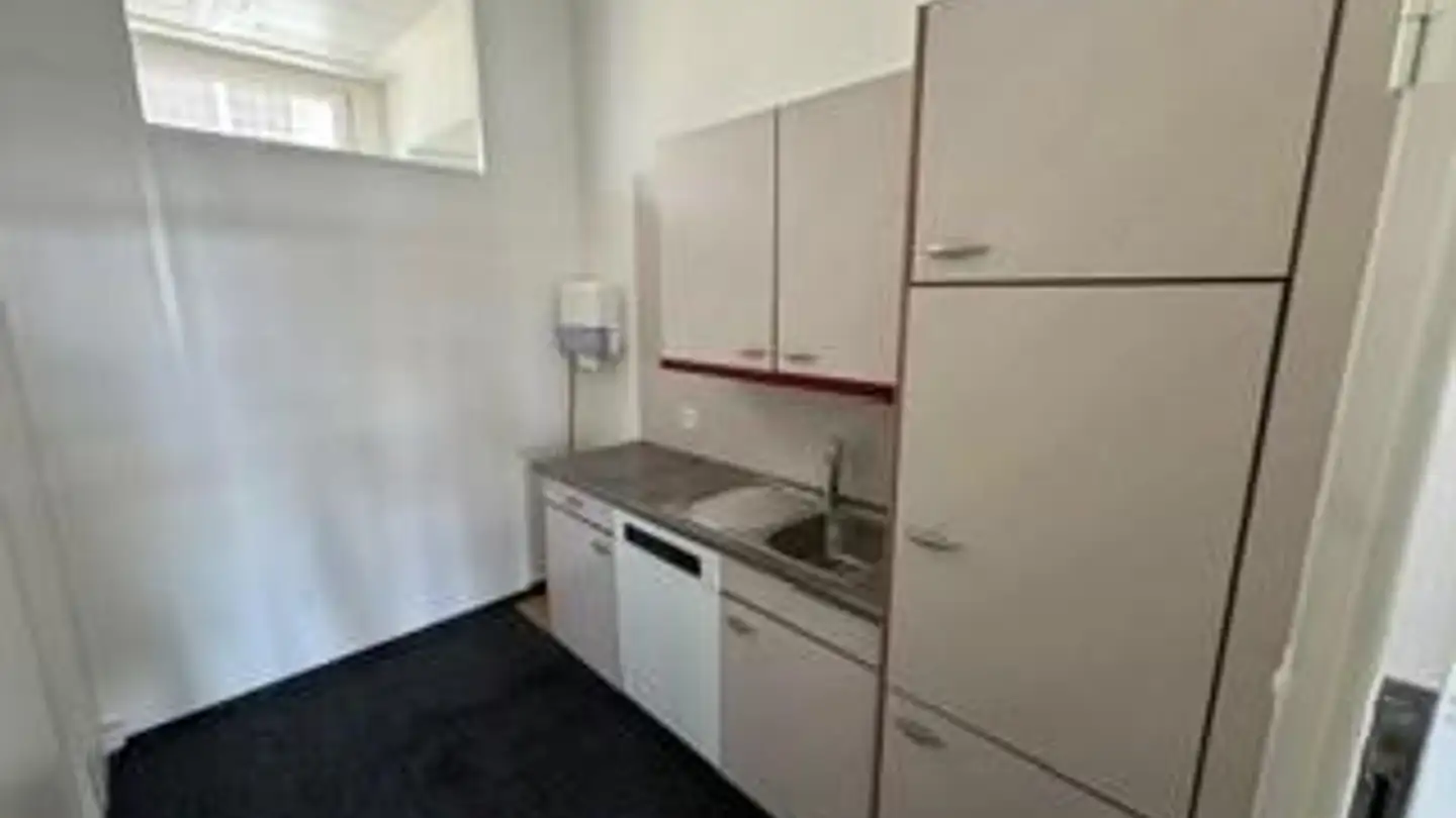 Bürofläche mieten - Industrieplatz 1e, 8212 Neuhausen am Rheinfall - Foto 4