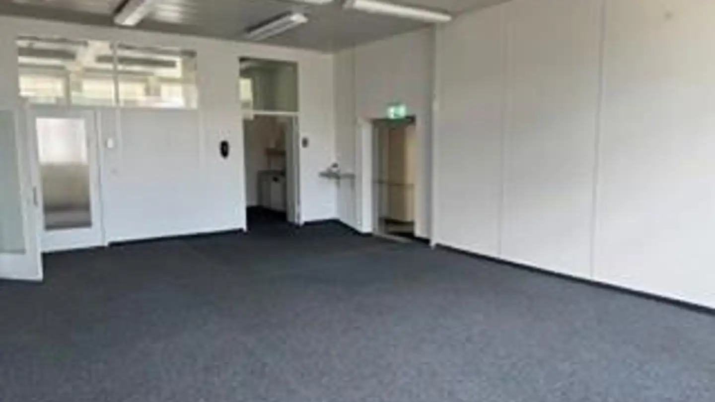 Bürofläche mieten - Industrieplatz 1e, 8212 Neuhausen am Rheinfall - Foto 3