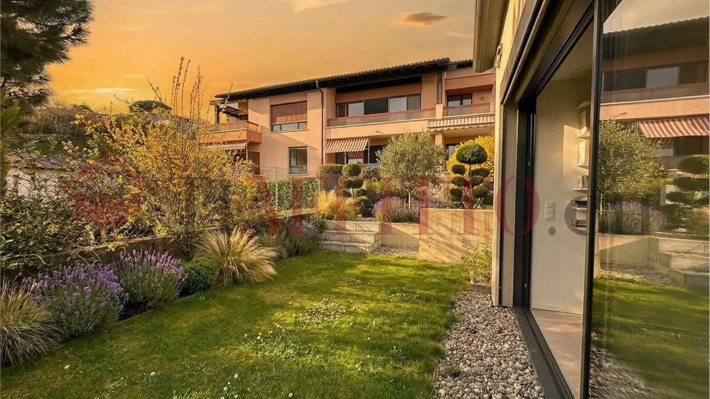 Apartment for rent - 6949 Comano