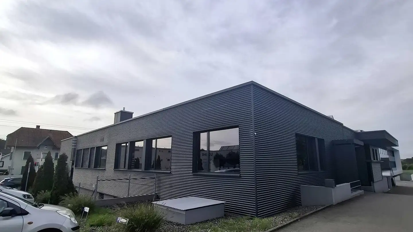 Commercial à louer - Schulstrasse 1, 2572 Sutz