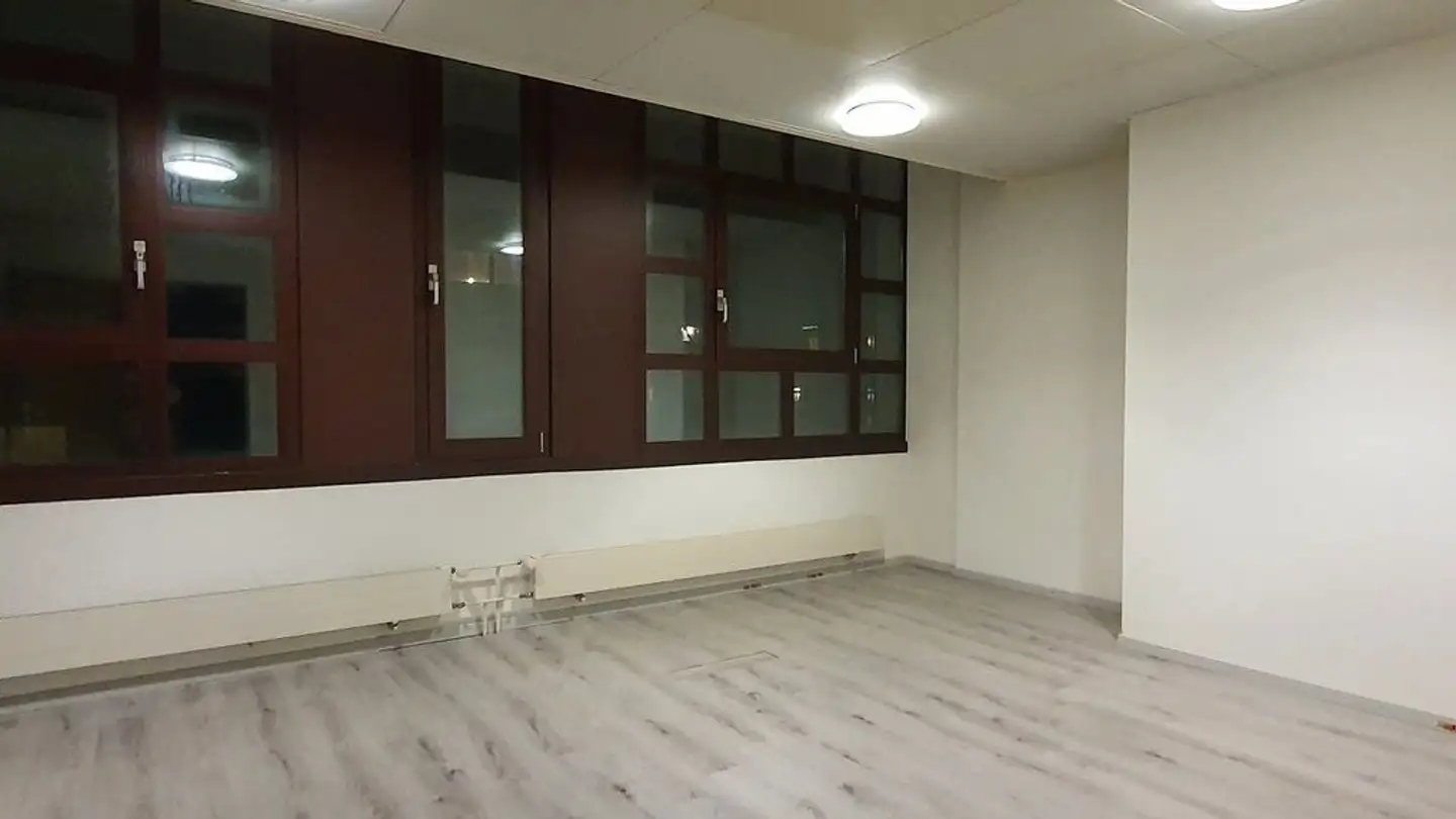 Mischgenutztes Gebäude mieten - Wehntalerstrasse 560, 8046 Zürich