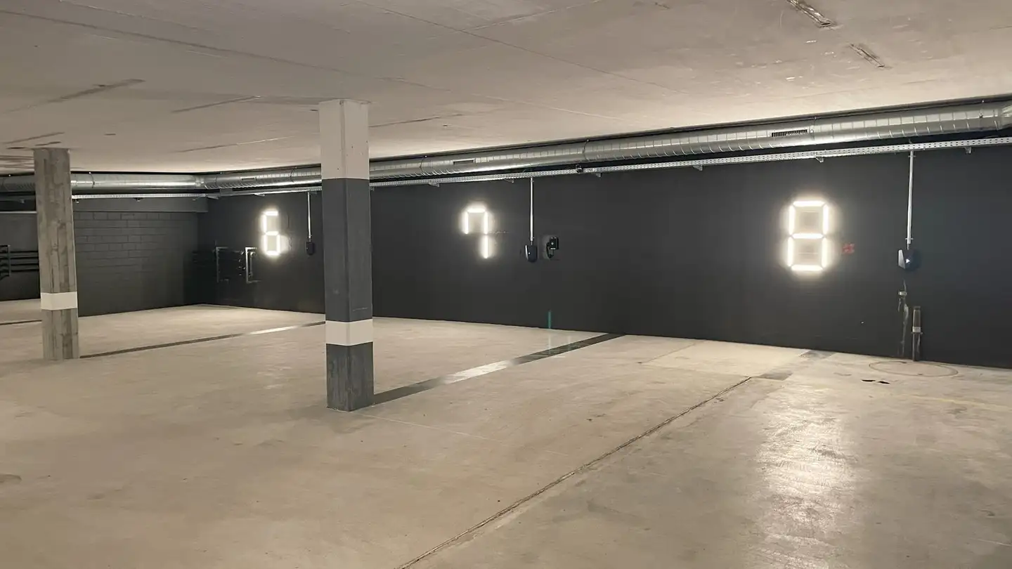Tiefgaragenstellplatz mieten - Finsterrütistrasse 27, 8134 Adliswil