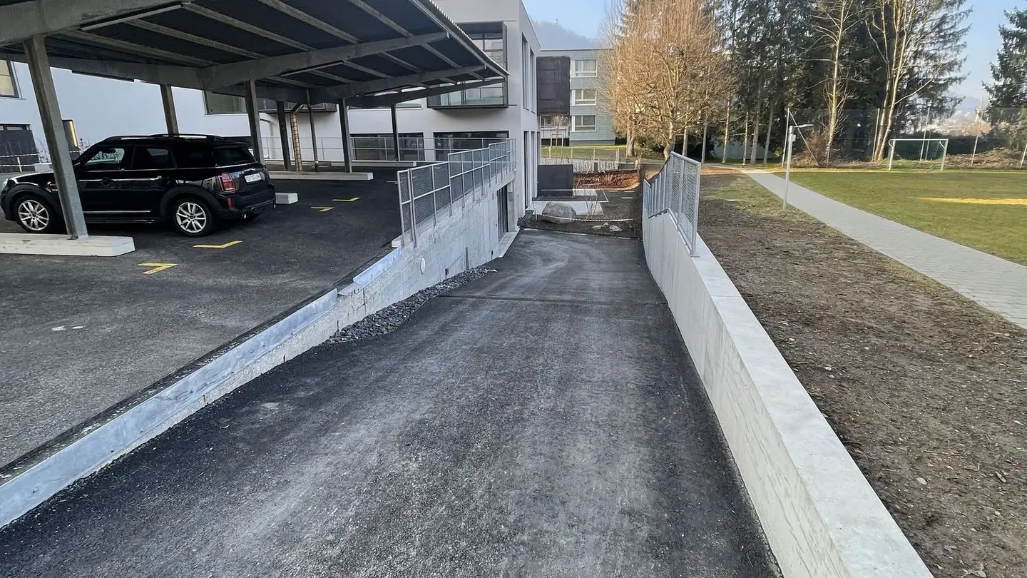 Underground parking space for rent - Finsterrütistrasse 27, 8134 Adliswil - Photo 2